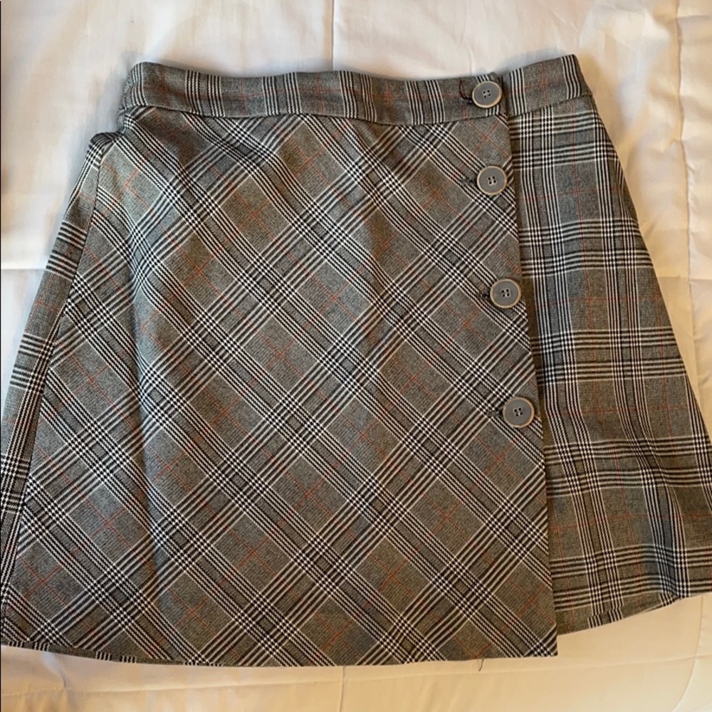 grey plaid skirt